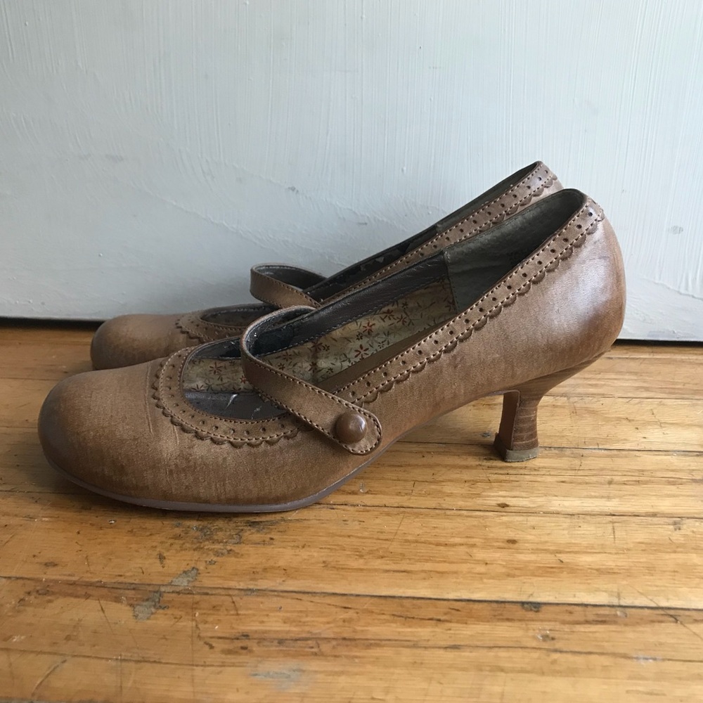 Vallery Mary Jane Heels